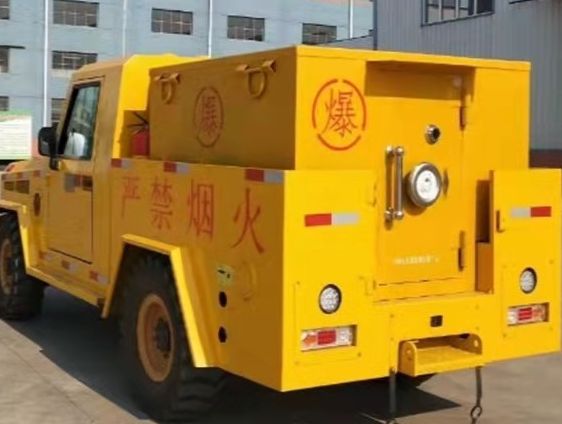 霍城凯龙爆破器材运输车：保障爆破任务的安全运行